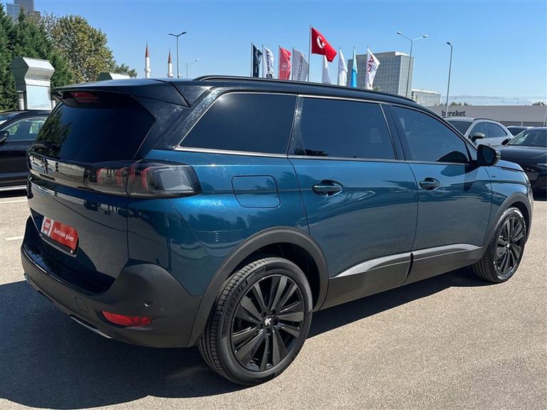 PEUGEOT 5008