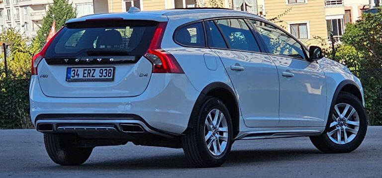 VOLVO V60 CROSS COUNTRY