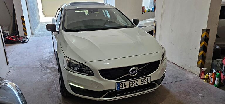 VOLVO V60 CROSS COUNTRY