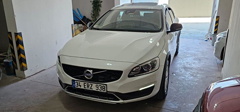 VOLVO V60 CROSS COUNTRY