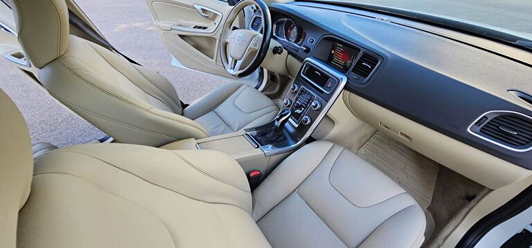 VOLVO V60 CROSS COUNTRY