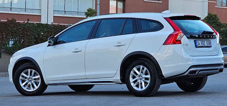 VOLVO V60 CROSS COUNTRY