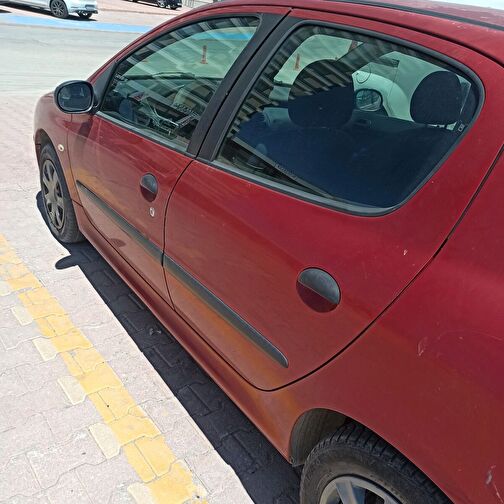 PEUGEOT 206