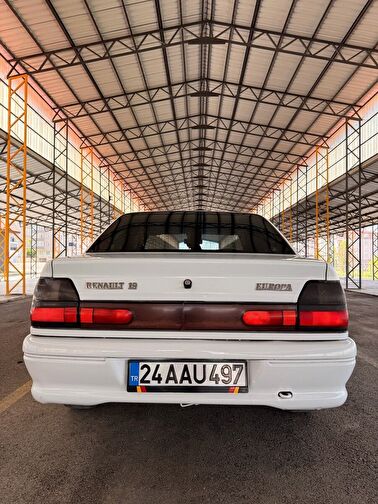 RENAULT 19