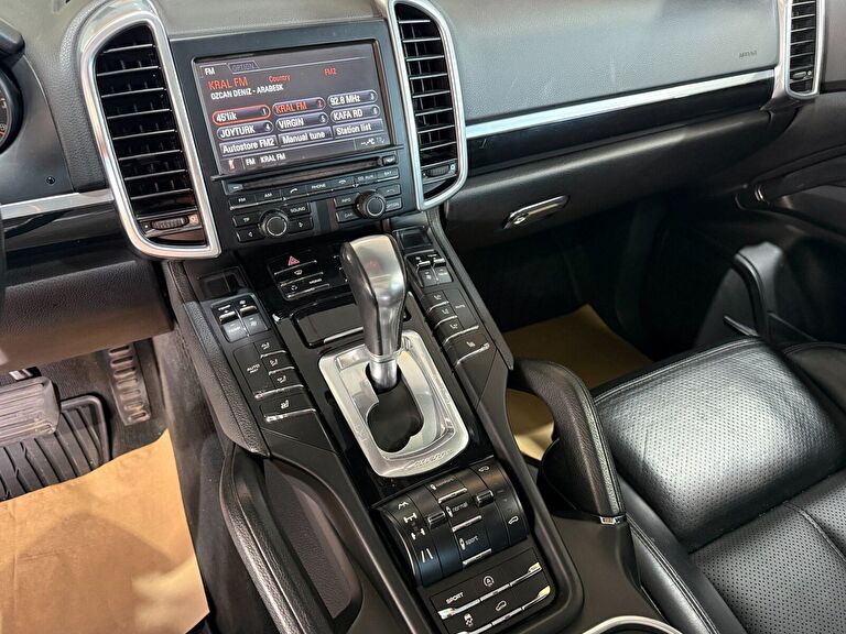 PORSCHE CAYENNE
