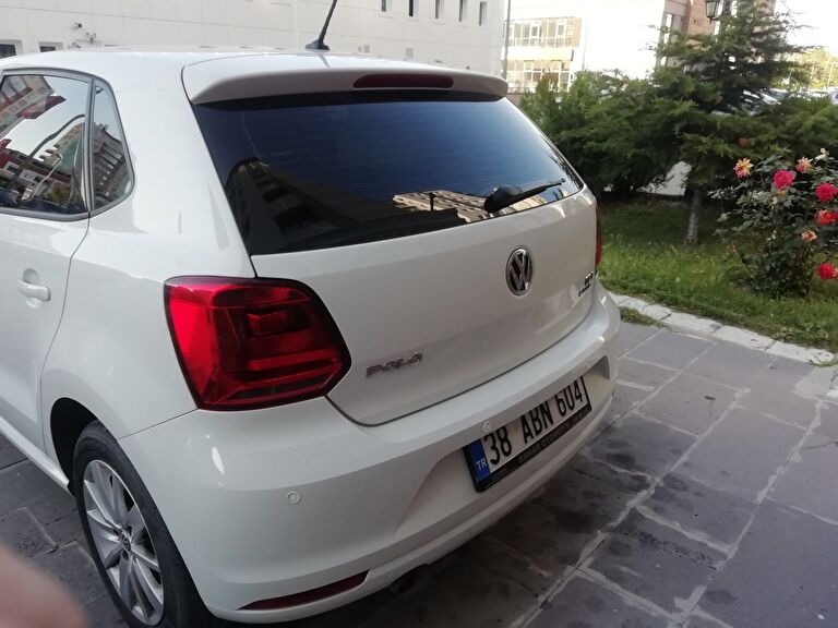 VOLKSWAGEN POLO