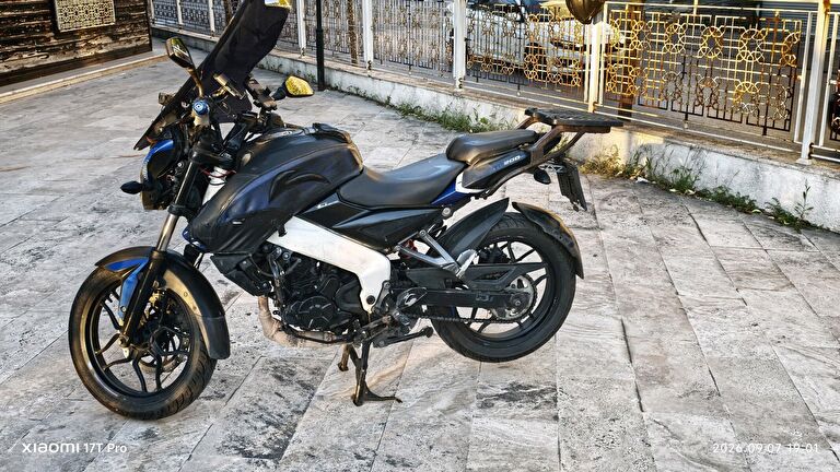 Bajaj Pulsar NS 200