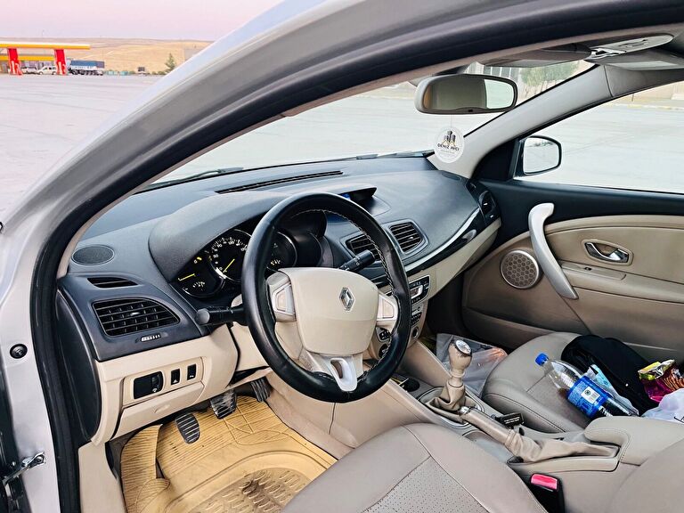 RENAULT FLUENCE