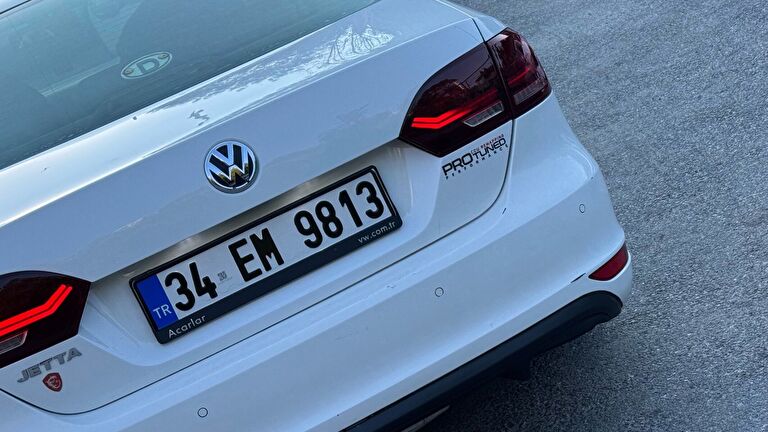 VOLKSWAGEN JETTA