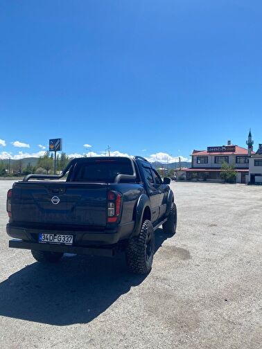 NISSAN NAVARA