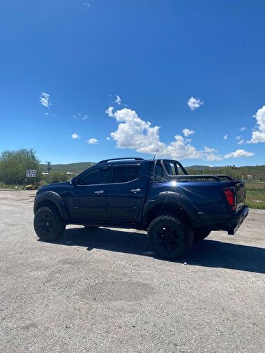NISSAN NAVARA