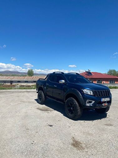 NISSAN NAVARA