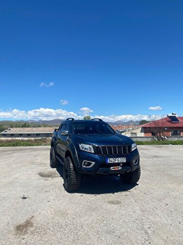 NISSAN NAVARA