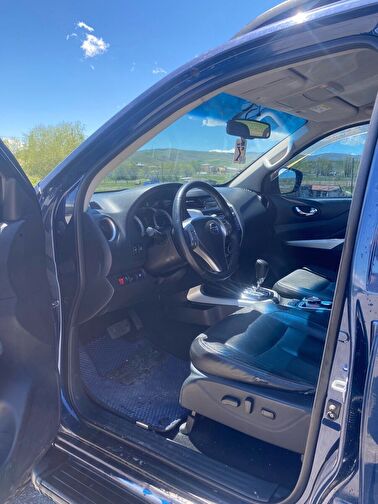 NISSAN NAVARA