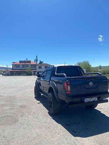 NISSAN NAVARA
