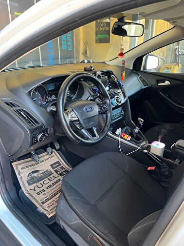 FORD FOCUS