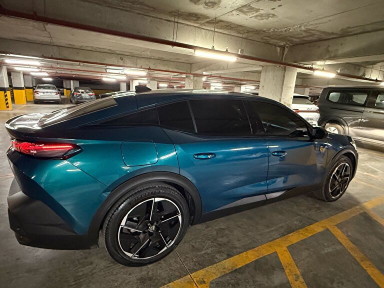 PEUGEOT 408