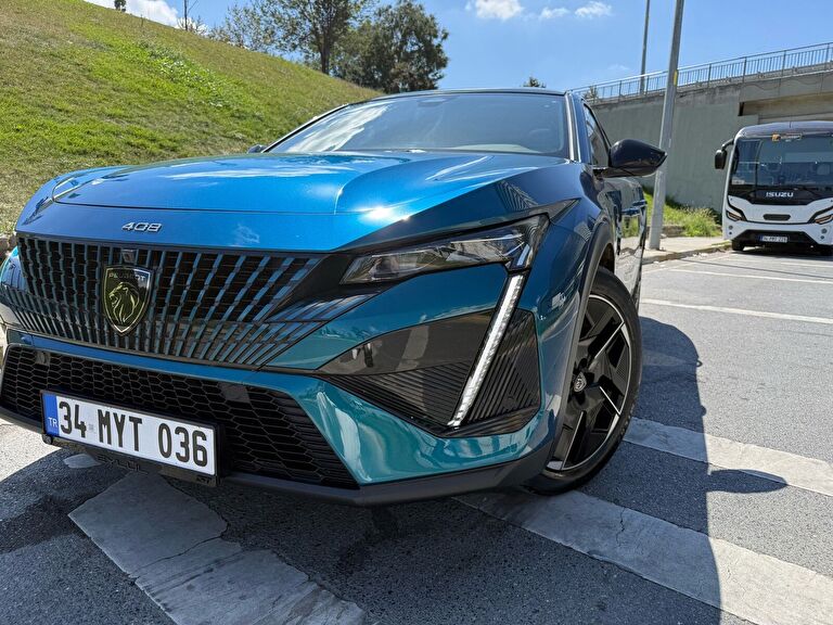 PEUGEOT 408