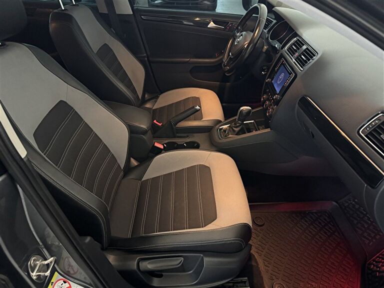 VOLKSWAGEN JETTA