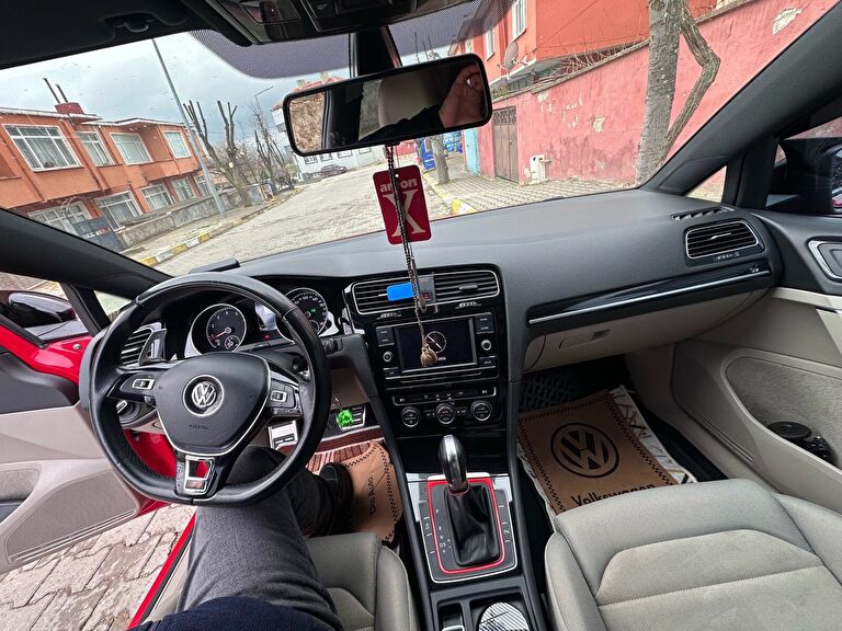 VOLKSWAGEN GOLF