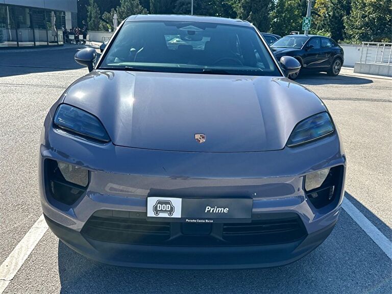 PORSCHE MACAN