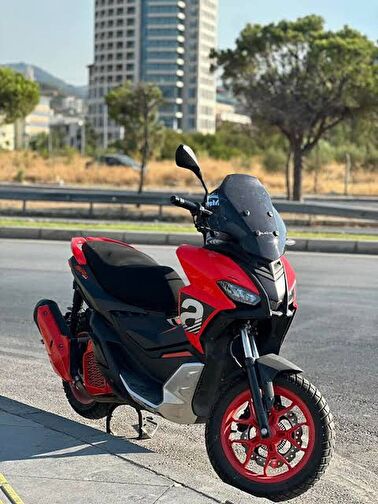 Aprilia SR GT 200