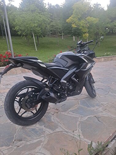 Bajaj Pulsar RS 200