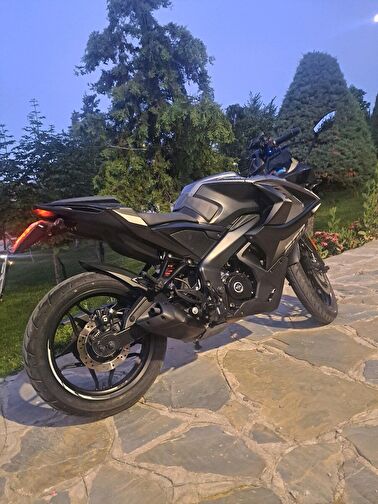 Bajaj Pulsar RS 200