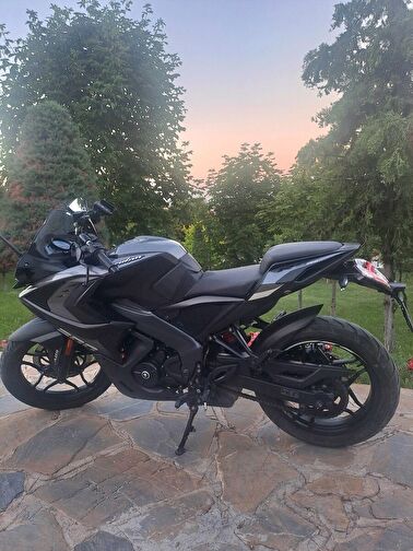 Bajaj Pulsar RS 200