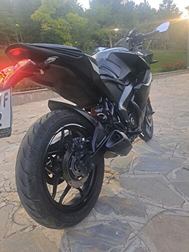 Bajaj Pulsar RS 200