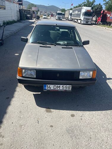 RENAULT R9