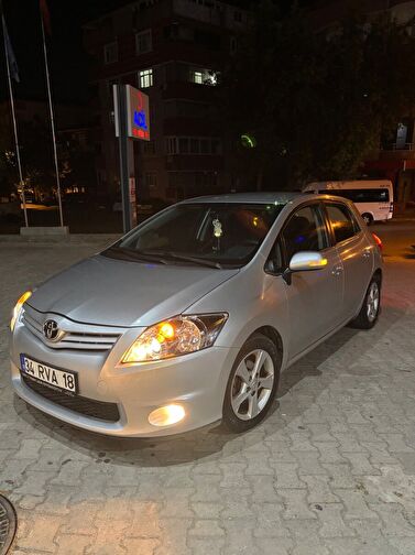TOYOTA AURIS