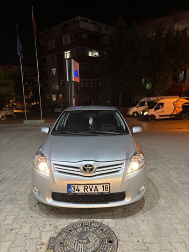 TOYOTA AURIS