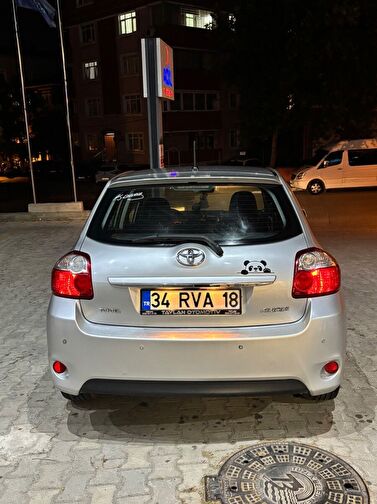 TOYOTA AURIS