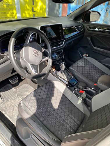VOLKSWAGEN T-ROC