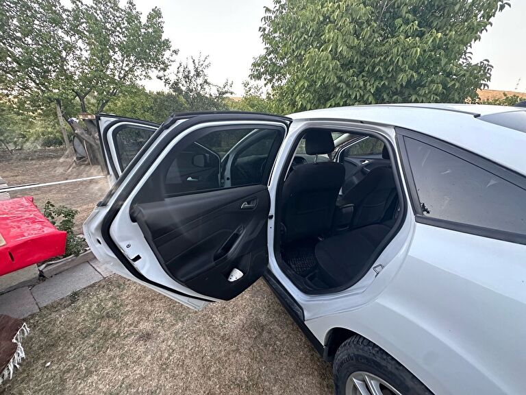 FORD FOCUS
