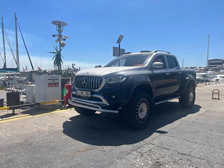 MERCEDES-BENZ X-CLASS