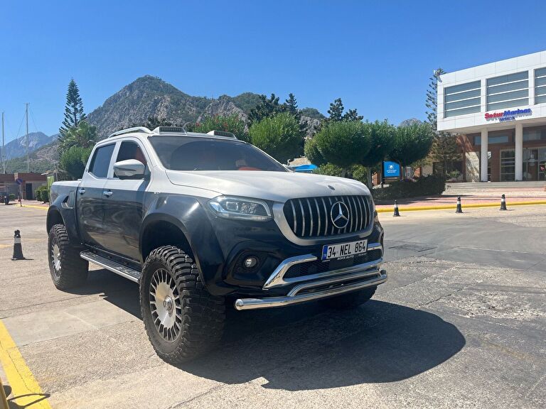 MERCEDES-BENZ X-CLASS