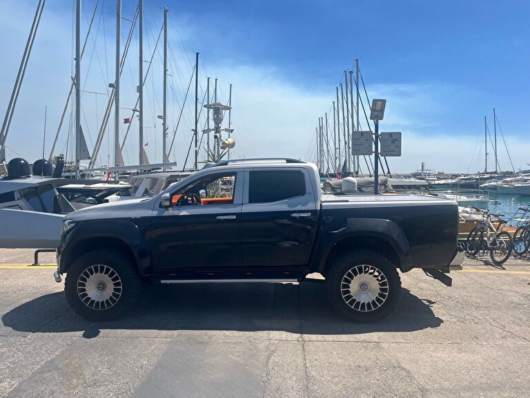 MERCEDES-BENZ X-CLASS