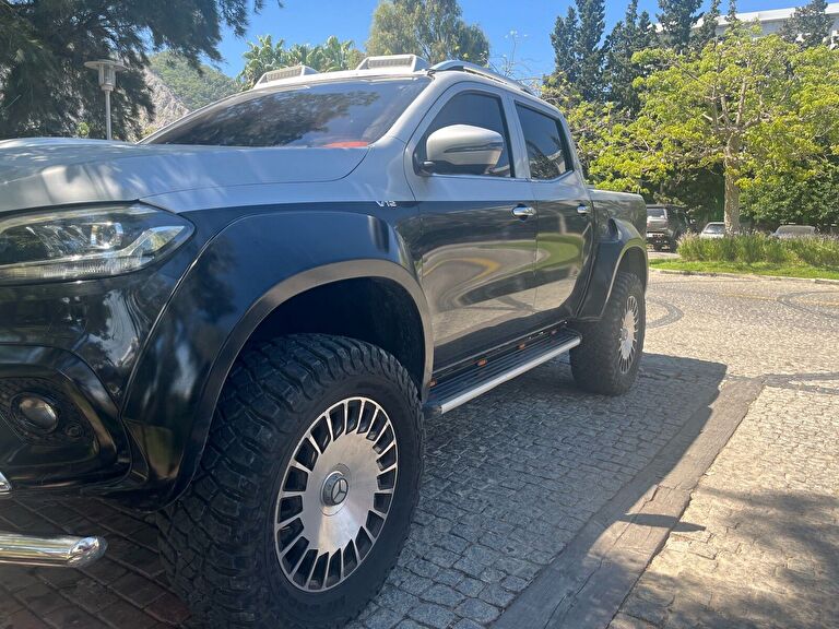 MERCEDES-BENZ X-CLASS