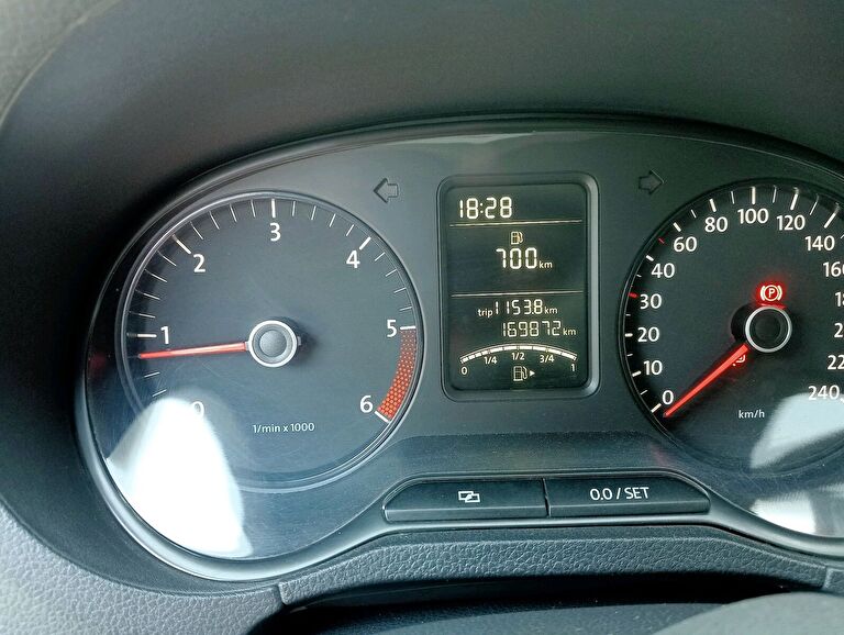 VOLKSWAGEN POLO