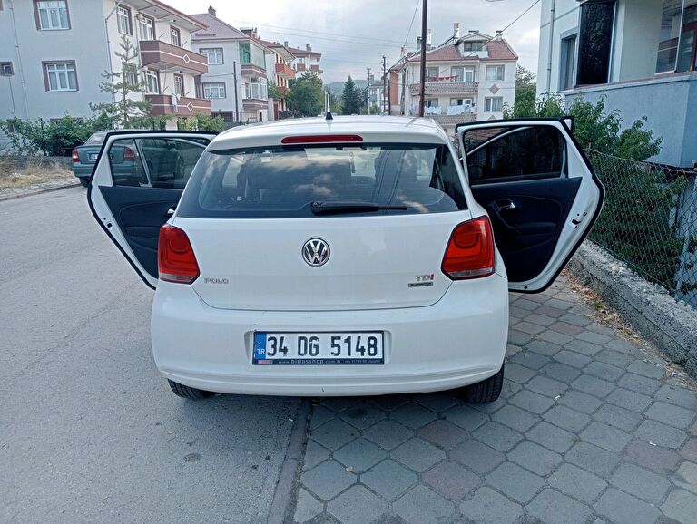 VOLKSWAGEN POLO