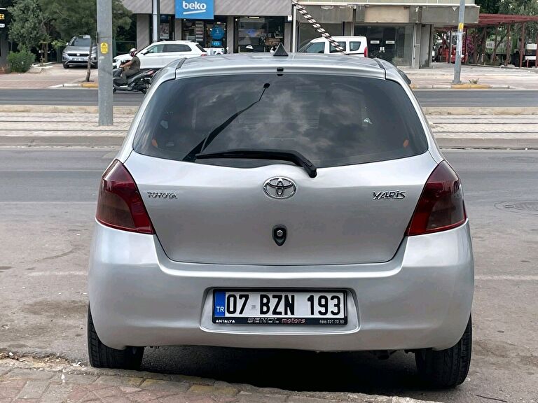 TOYOTA YARIS