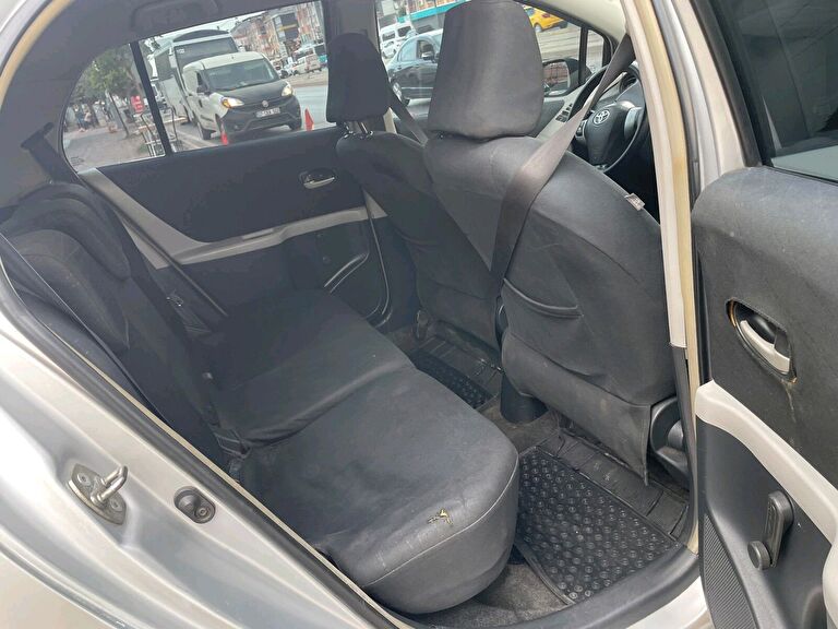 TOYOTA YARIS