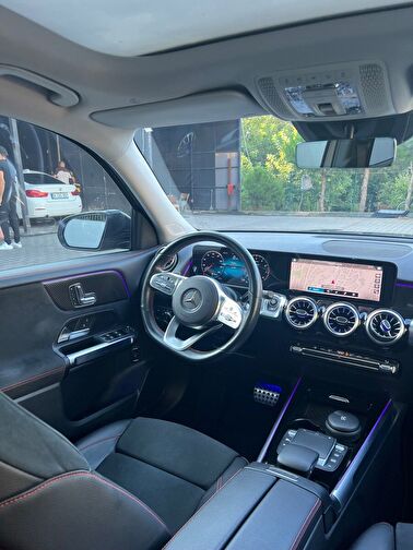 MERCEDES-BENZ GLB