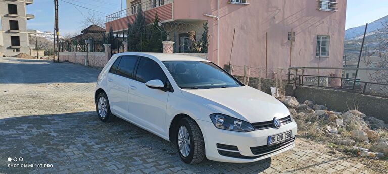 VOLKSWAGEN GOLF