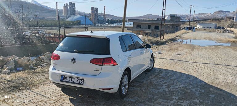 VOLKSWAGEN GOLF
