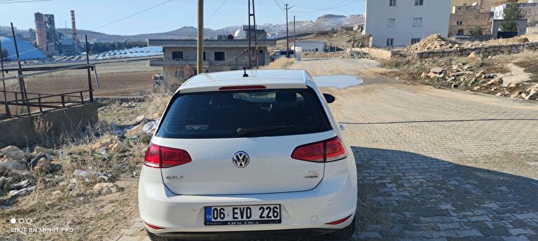 VOLKSWAGEN GOLF