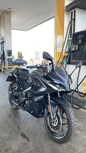 Bajaj Pulsar RS 200
