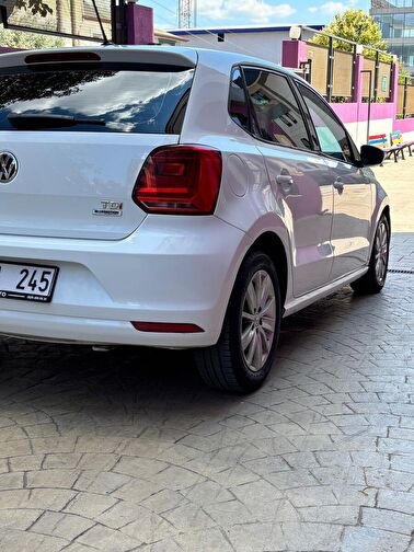 VOLKSWAGEN POLO